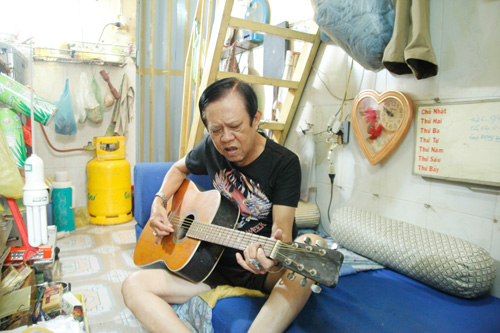 Nhạc sĩ Vinh Sử tri ân đời với “Hai bàn tay trắng”